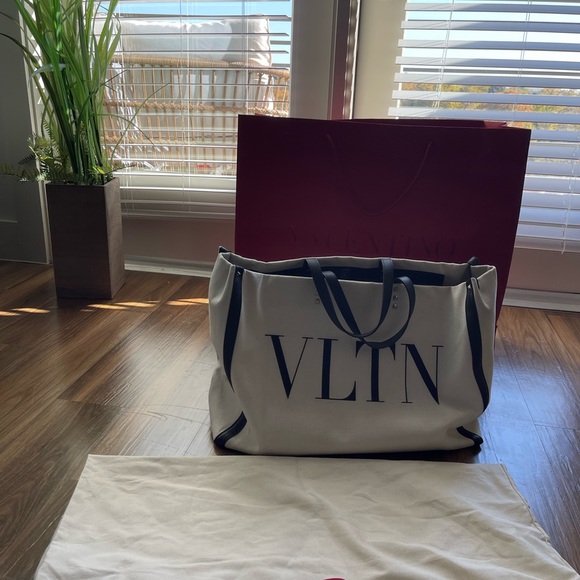 Valentino Canvas Tote. - Picture 6 of 12